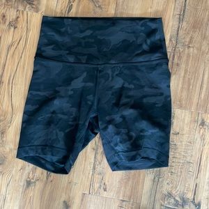 lululemon wunder train bike shorts 6” size 6, heritage camo